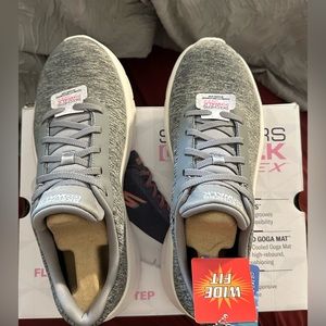 Women’s Skechers Go Walk Flex- size 10